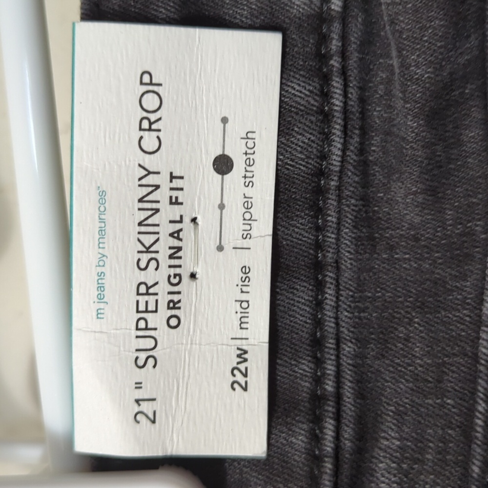 Capris - Picture 3 of 4